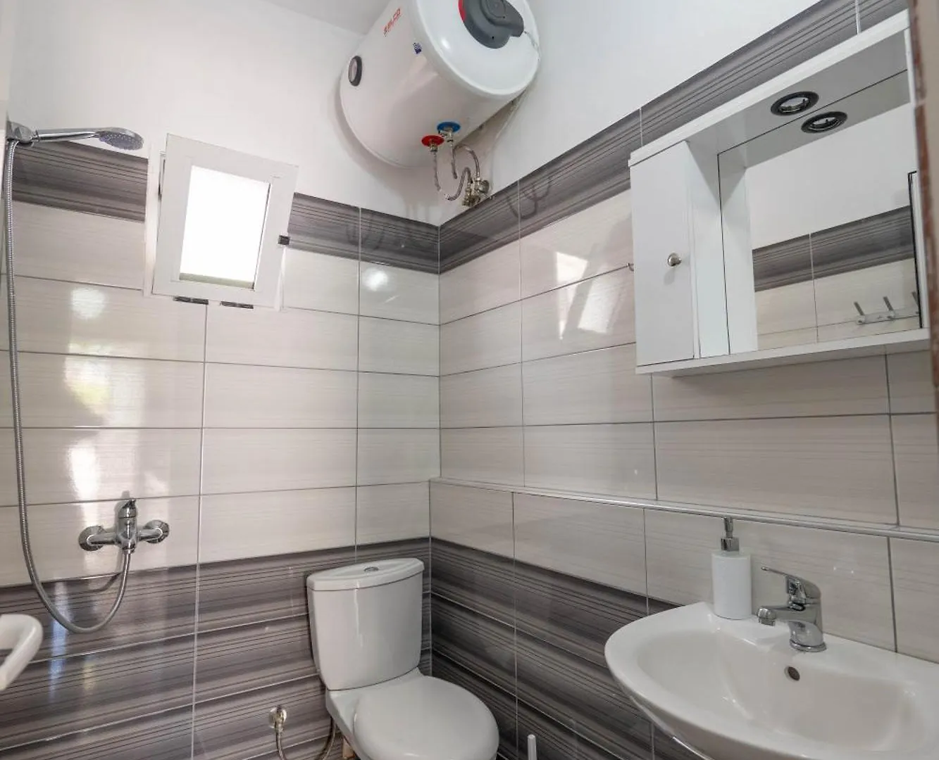 Villa Tre Motrat Εξαμίλιο 0*,