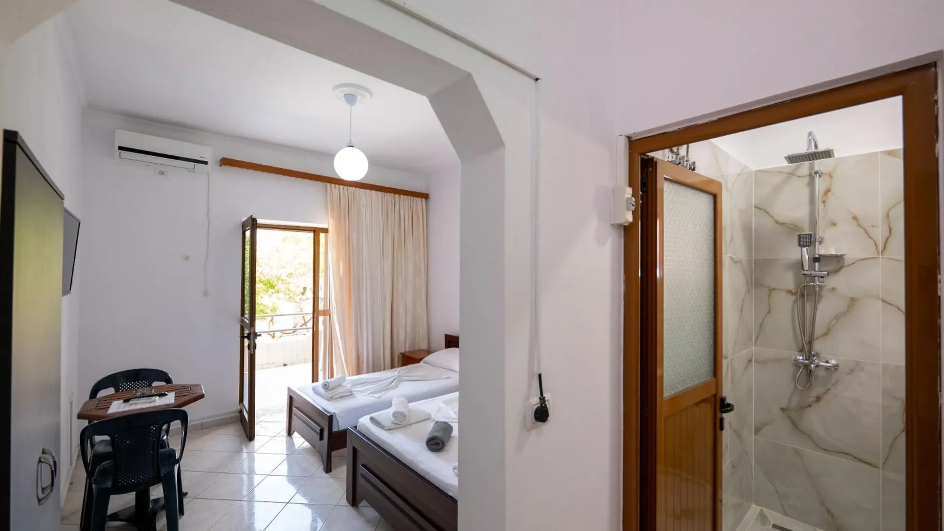 Villa Tre Motrat Εξαμίλιο Πανσιόν