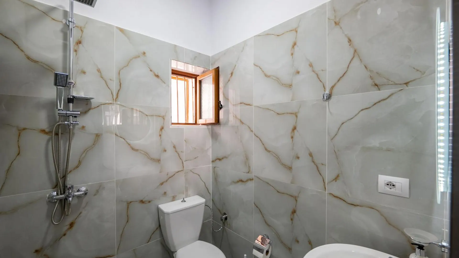 Πανσιόν Villa Tre Motrat Εξαμίλιο