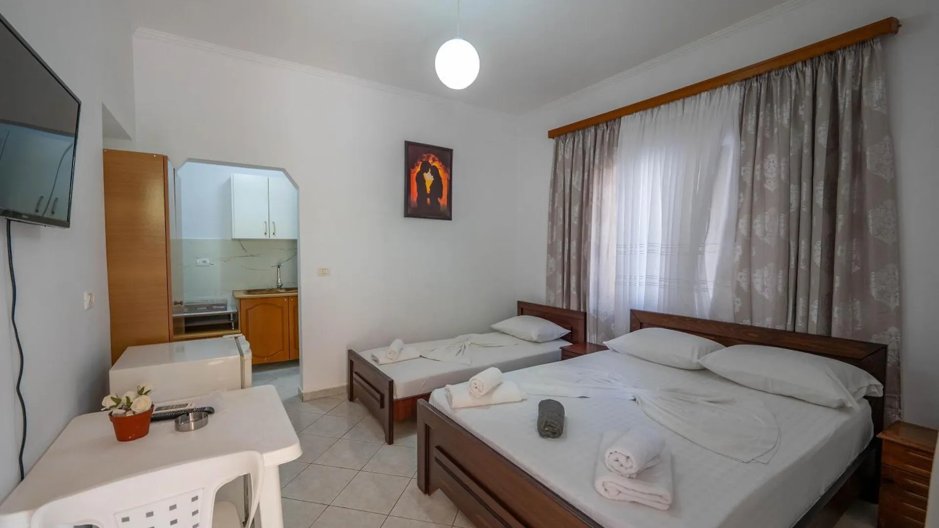 Villa Tre Motrat Εξαμίλιο Πανσιόν